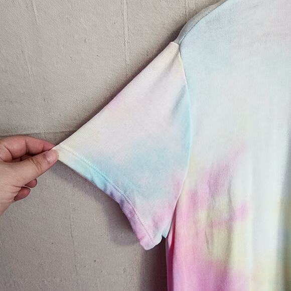 Mia & Tess Women's Blouse Size L Tie Dye Blue Pink NWT Knot Front  Lightweight - Picture 3 of 11